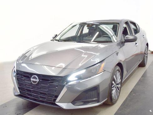 Used 2025 Nissan Altima 2.5 SV image 4