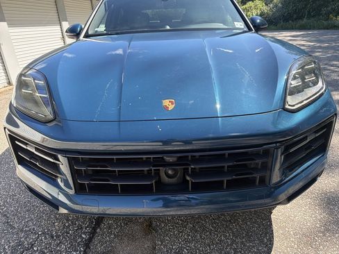 Used 2024 Porsche Cayenne Coupe AWD/4WD image 9