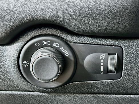 Used 2025 Dodge Durango GT AWD/4WD image 17