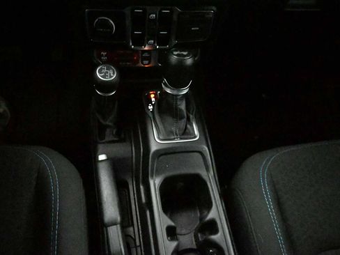 Used 2024 Jeep Wrangler Unlimited Rubicon 4xe AWD/4WD image 26