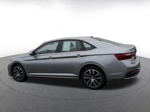 Used 2025 Volkswagen Jetta SE image 15