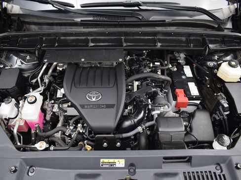 Used 2023 Toyota Highlander L FWD image 9