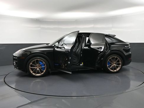 Used 2024 Porsche Cayenne Turbo GT AWD/4WD image 38