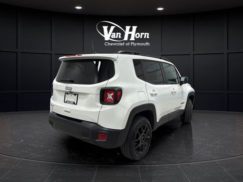 Used 2023 Jeep Renegade Latitude w/ Sun & Fun Group AWD/4WD image 3