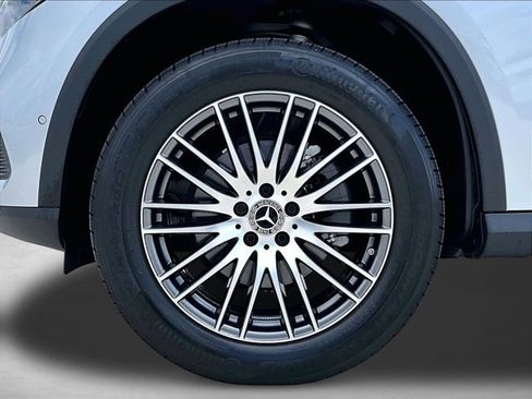 Certified 2025 Mercedes-Benz GLC 300 image 10
