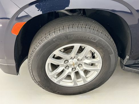 Used 2024 Chevrolet Suburban LT image 11