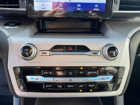Used 2024 Ford Explorer XLT w/ Equipment Group 202A AWD/4WD image 31