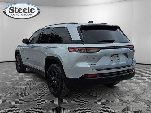 Certified 2024 Jeep Grand Cherokee Altitude AWD/4WD image 3