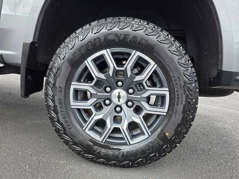Used 2023 Chevrolet Colorado Z71 w/ Z71 Convenience Package 2 AWD/4WD image 11