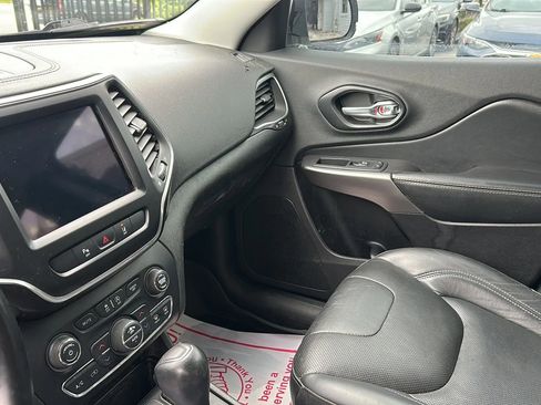 Used 2021 Jeep Cherokee Latitude Lux w/ Comfort/Convenience Group image 11