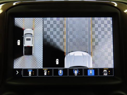 Used 2022 Chevrolet Silverado 1500 High Country w/ Technology Package image 16