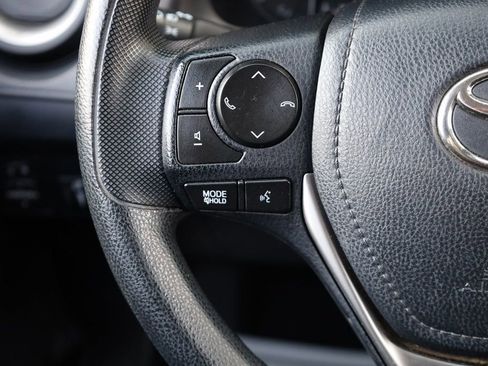 Used 2018 Toyota RAV4 LE image 33