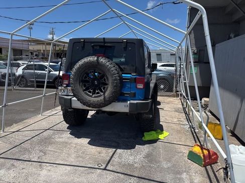 Used 2015 Jeep Wrangler Unlimited Sahara AWD/4WD image 4