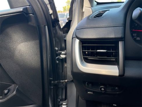 Used 2024 GMC Terrain SLT image 19