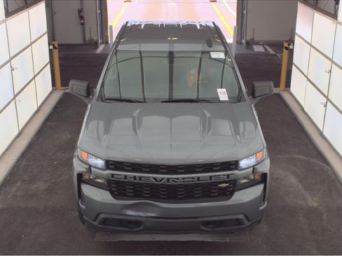Used 2020 Chevrolet Silverado 1500 Custom w/ Custom Value Package RWD image 3