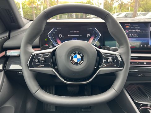 Used 2025 BMW 540i xDrive w/ Premium Package image 18