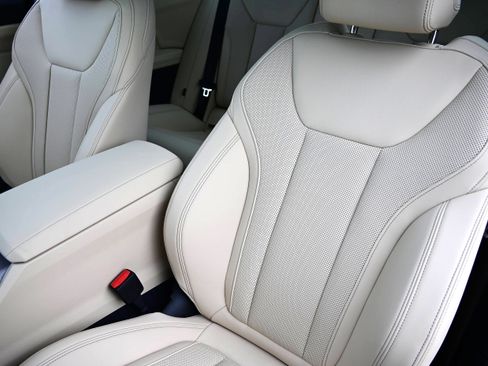 Used 2025 BMW 430i Coupe w/ M Sport Package image 8