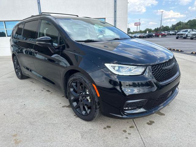 Used 2026 Chrysler Pacifica Limited w/ S Appearance Package FWD image 3