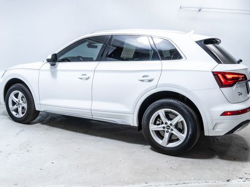 Used 2023 Audi Q5 2.0T Premium w/ Convenience Package AWD/4WD image 2
