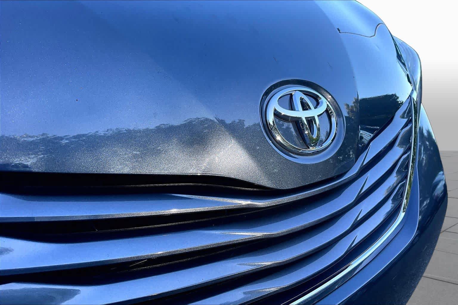 Certified 2017 Toyota Sienna LE FWD image 28