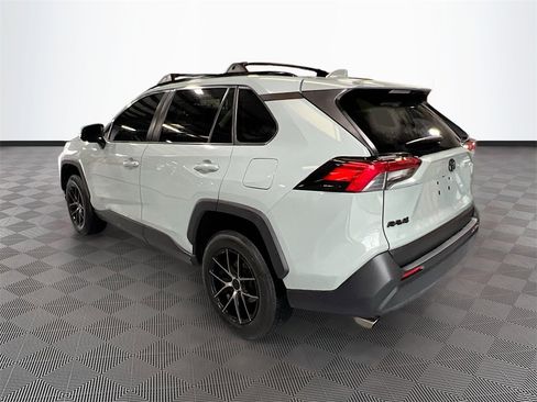 Used 2019 Toyota RAV4 XLE image 5