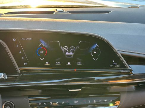 Used 2023 Cadillac Escalade Premium Luxury w/ Performance Package image 29