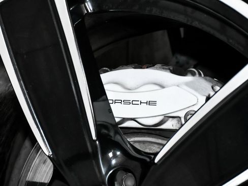 Used 2021 Porsche Cayenne Turbo w/ Assistance Package image 89