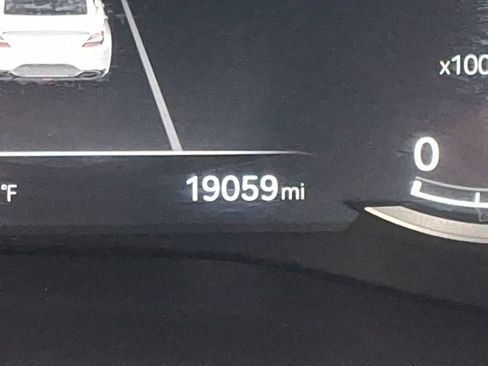Used 2025 Genesis G70 2.5T image 13