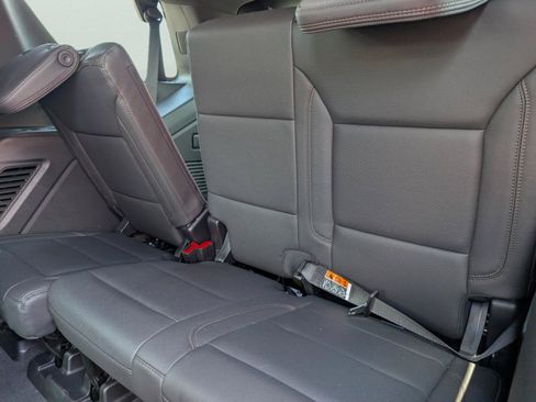 Used 2025 Chevrolet Tahoe High Country AWD/4WD image 14
