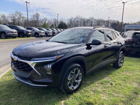 New 2026 Chevrolet Trax LT w/ Driver Confidence Package FWD image 7