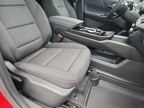 Used 2026 Chevrolet Equinox LT w/ Safety and Technology Package AWD/4WD image 13