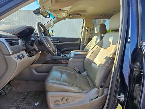 Used 2019 Chevrolet Suburban LT image 7