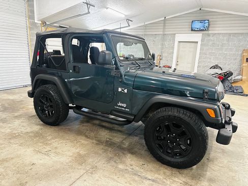 Used 2005 Jeep Wrangler X w/ Tire & Wheel Group (Ecco) AWD/4WD image 13
