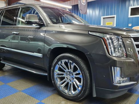 Used 2020 Cadillac Escalade Luxury w/ LPO, Radiant Package image 2