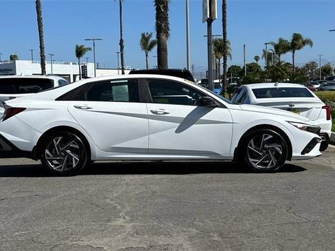 Certified 2025 Hyundai Elantra Sport image 3