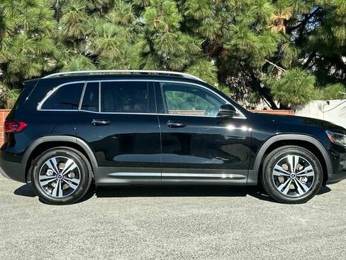 Used 2025 Mercedes-Benz GLB 250 image 3
