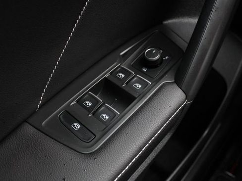 Certified 2023 Volkswagen Tiguan SE R-Line AWD/4WD image 8