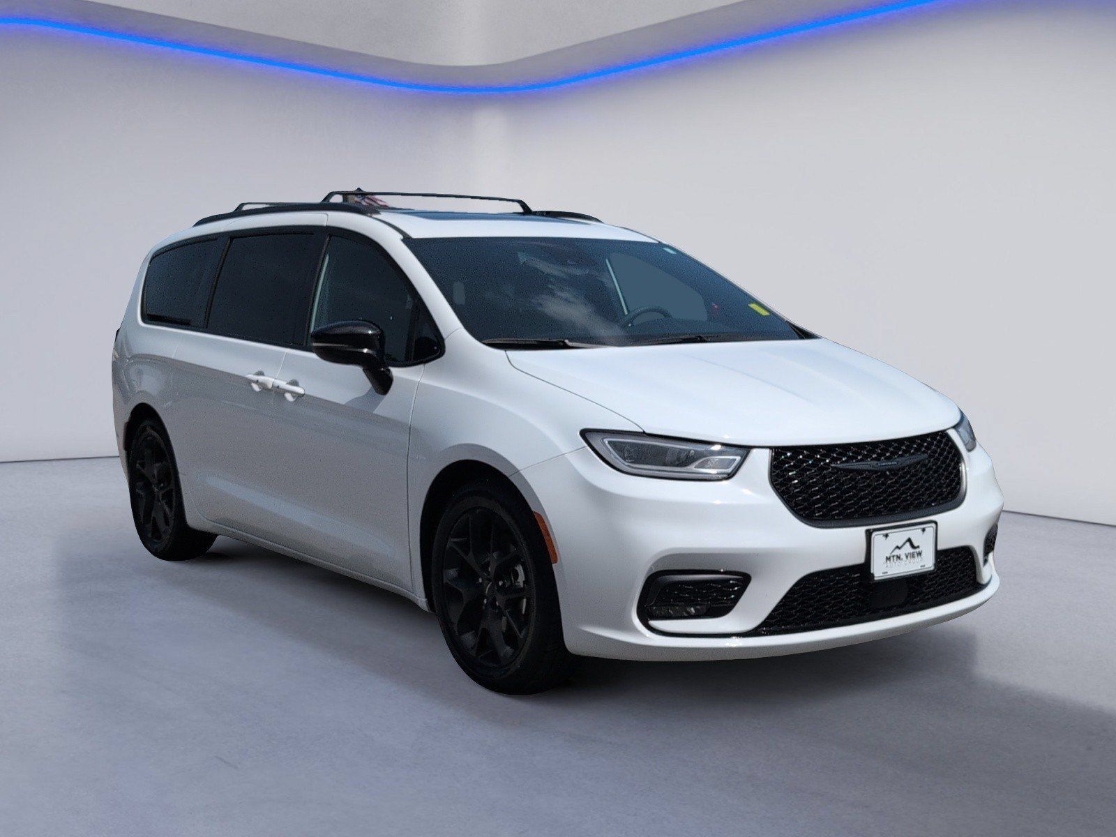 Used 2025 Chrysler Pacifica Limited FWD image 10