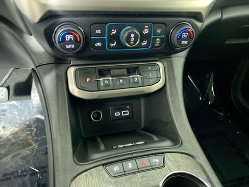 Used 2023 GMC Acadia Denali image 16
