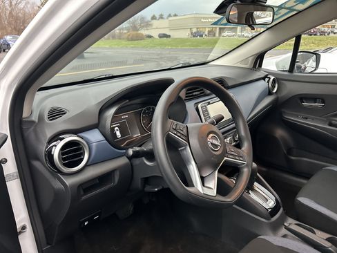 Used 2025 Nissan Versa SV image 13