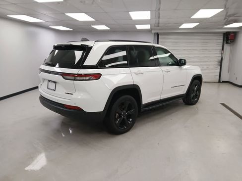 Used 2024 Jeep Grand Cherokee Limited w/ Luxury Tech Group II image 5