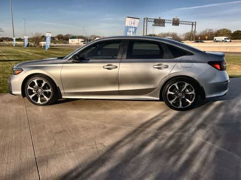 Certified 2025 Honda Civic Sport Touring image 4