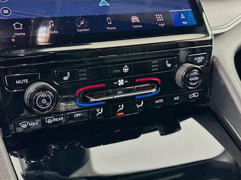 Certified 2025 Jeep Grand Cherokee Limited w/ MOPAR Finishing Package image 26