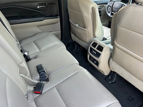 Used 2017 Honda Pilot Touring image 31