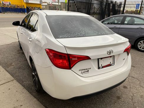 Used 2018 Toyota Corolla SE image 2