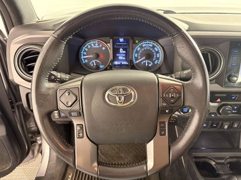 Used 2019 Toyota Tacoma TRD Off-Road w/ TRD Premium Off Road Package AWD/4WD image 27