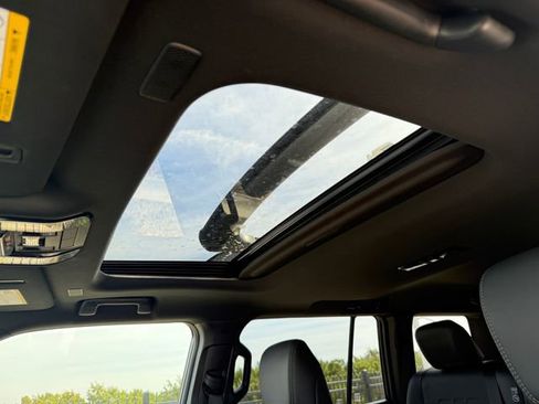 Used 2024 Lexus GX 550 image 15