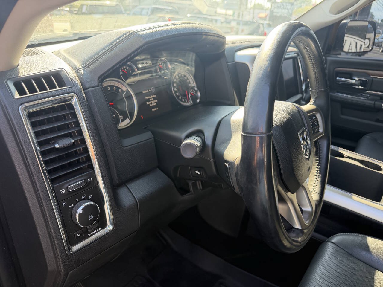 Used 2018 RAM 1500 Laramie w/ Convenience Group AWD/4WD image 10