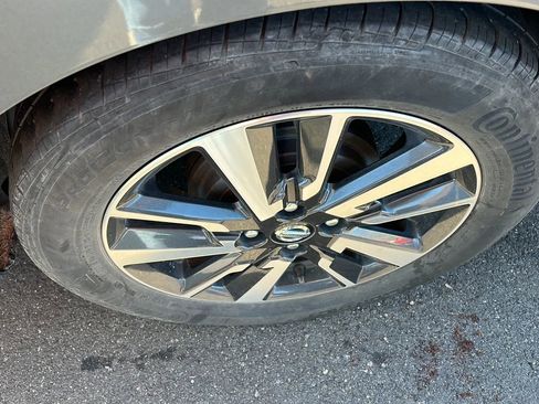 Used 2021 Nissan Versa SV image 16