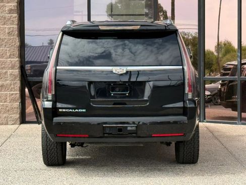 Used 2018 Cadillac Escalade Luxury AWD/4WD image 9